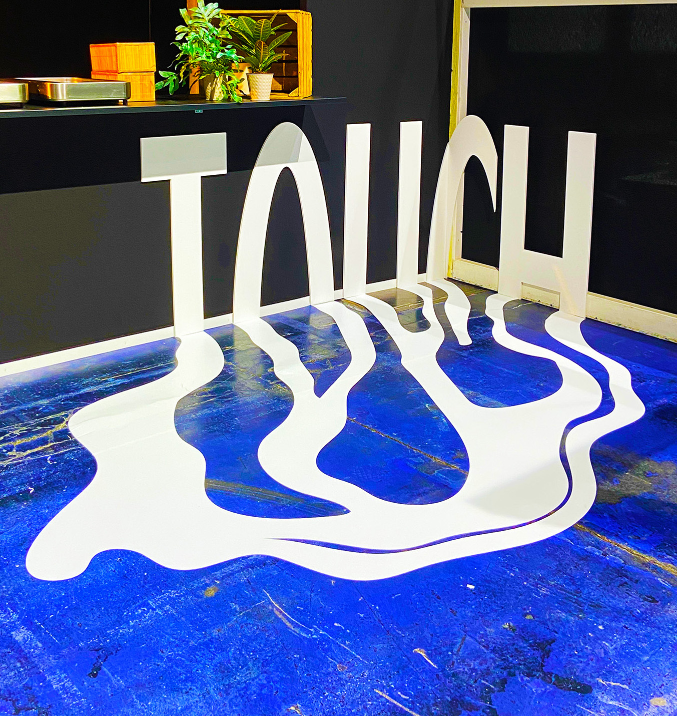 3D-Elemente plus Folierung mit Wow-Effekt: TOUCH-Installation auf der Munich Fabric Start